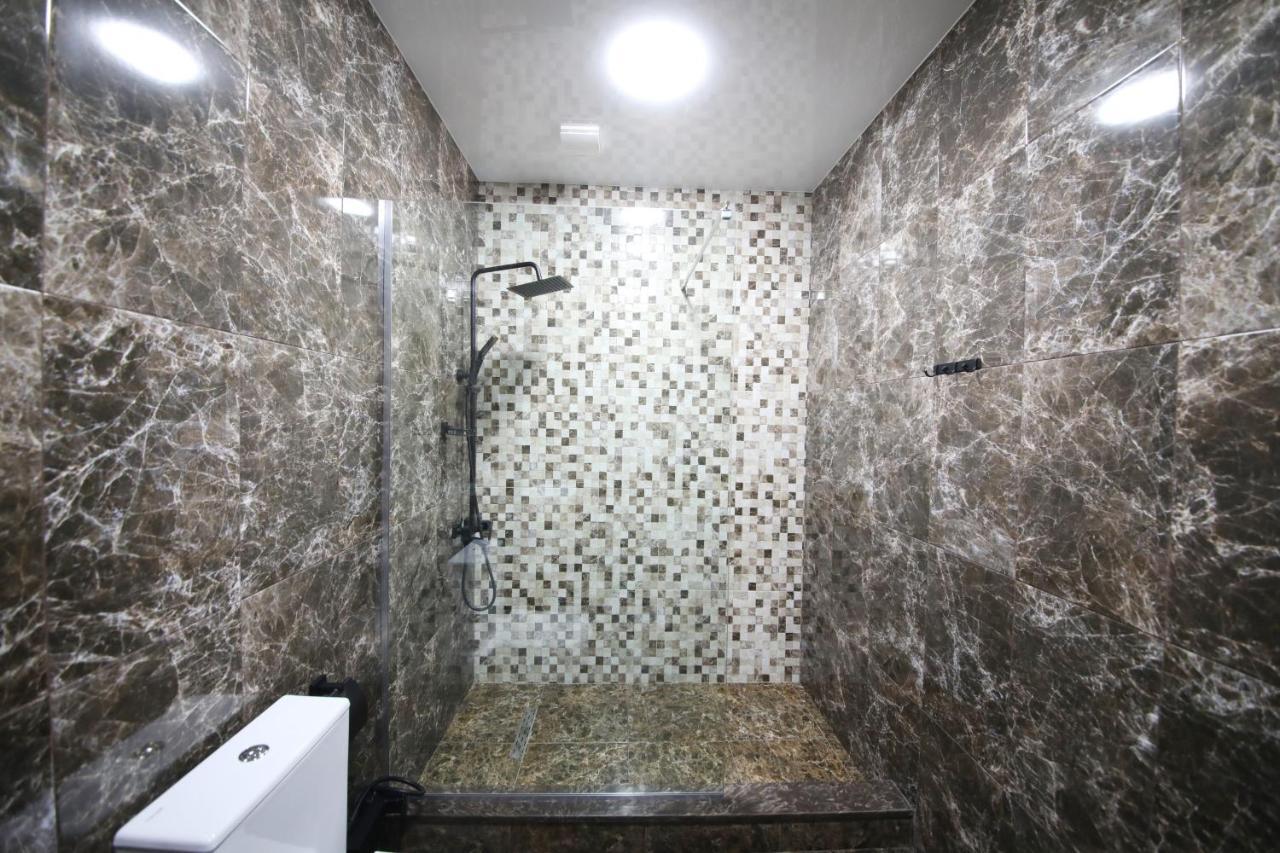 Hotel Panoramic Kutaisi Bagian luar foto